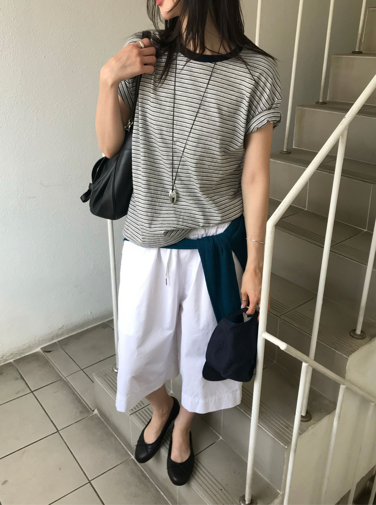 微鬆條紋撞色細節上衣