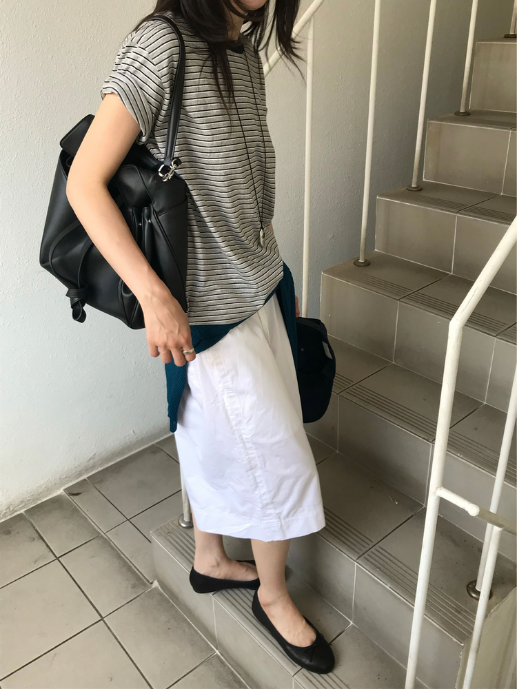 微鬆條紋撞色細節上衣