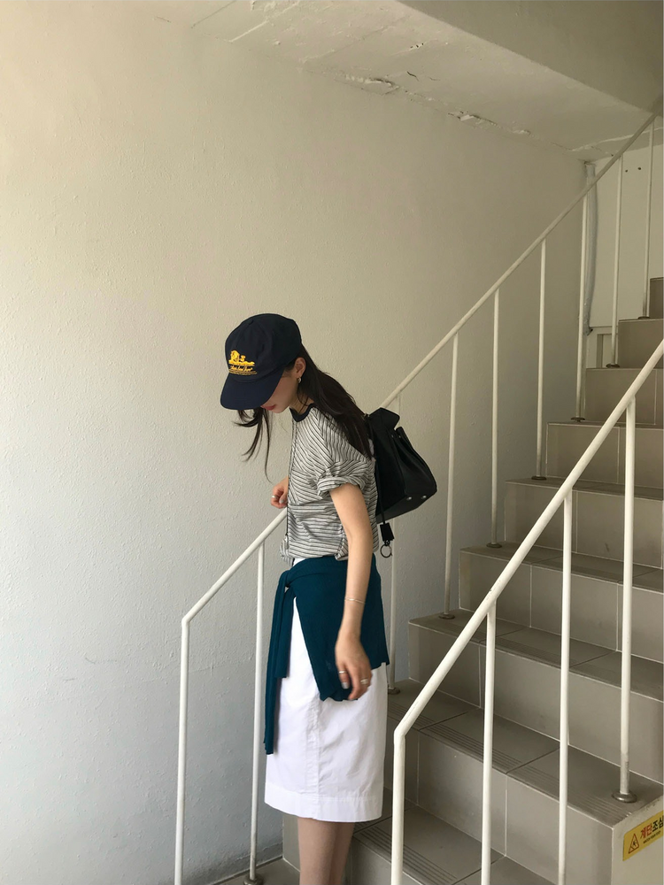 微鬆條紋撞色細節上衣