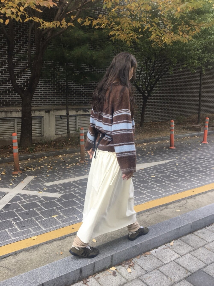 V領撞色條紋細節毛衣