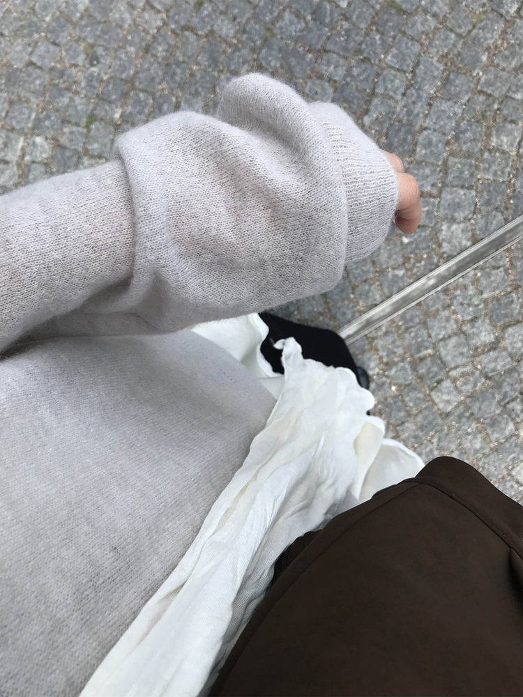 後開叉扣鈕抽繩及踝裙