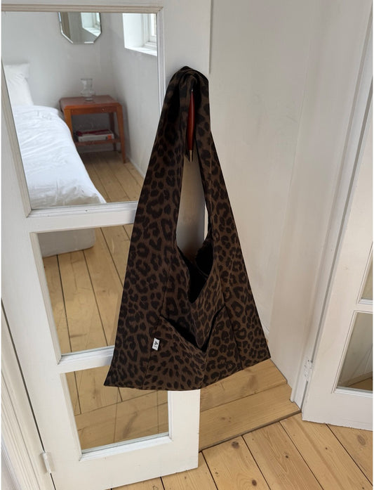 豹紋前口袋細節單肩袋