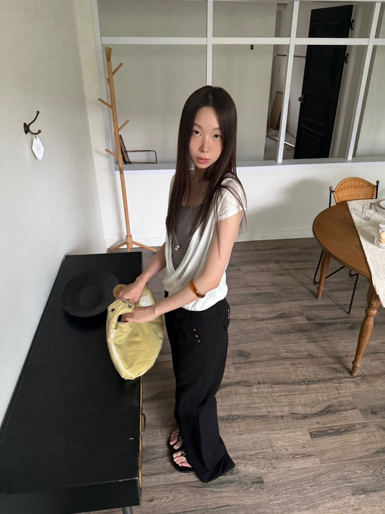 鉚釘背口袋細節微喇叭褲