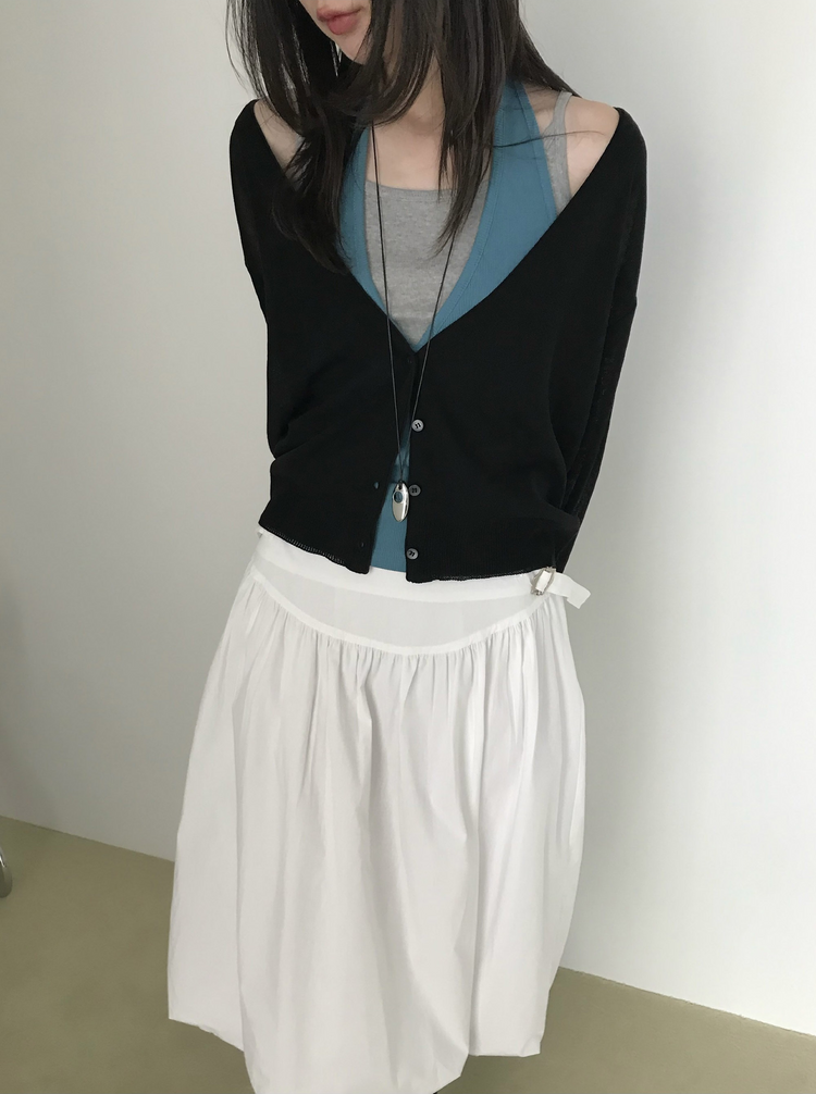 側扣弧壓線細節花苞裙