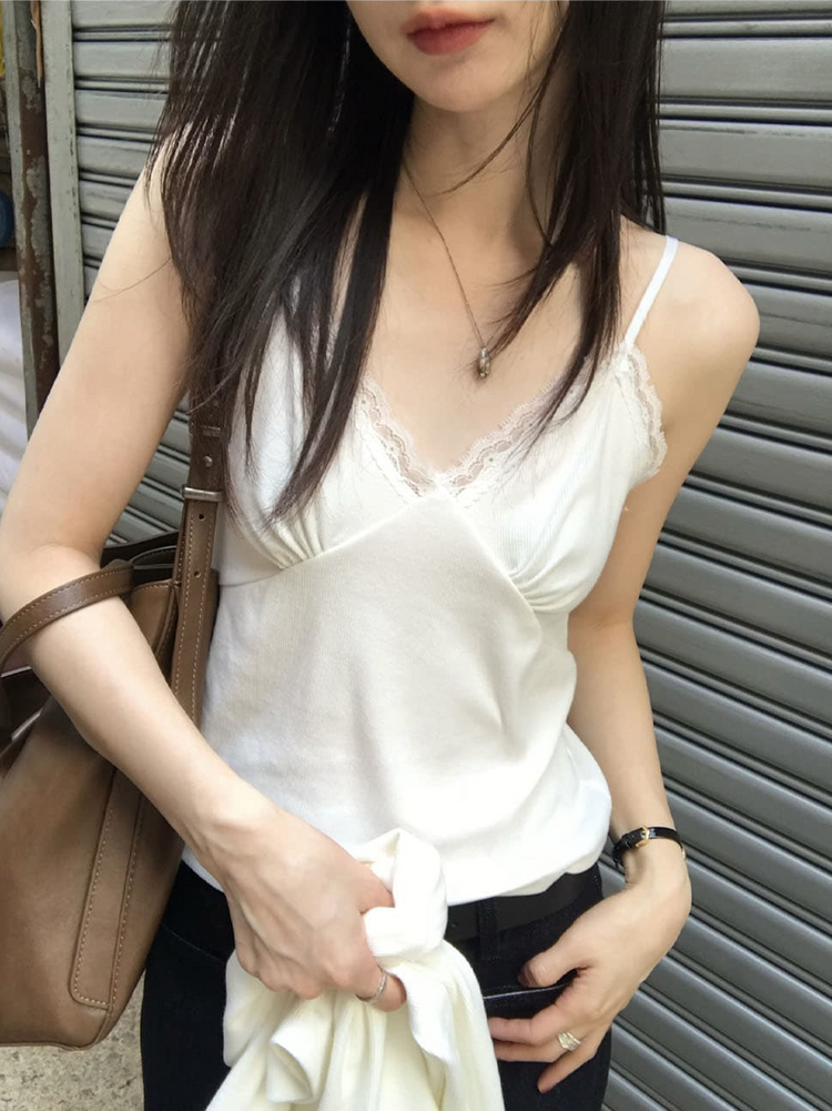蕾絲邊胸線細節上衣