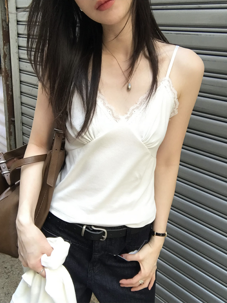 蕾絲邊胸線細節上衣