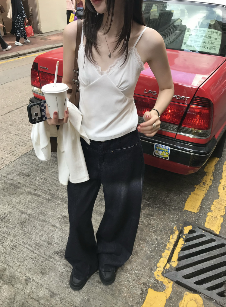 蕾絲邊胸線細節上衣