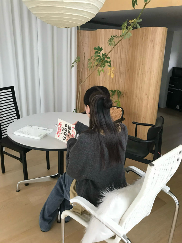 V領美肩線細節針織毛衣