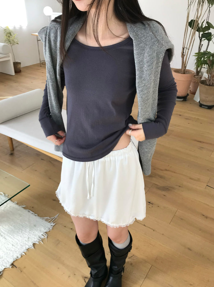 光澤感蕾絲邊細節短裙