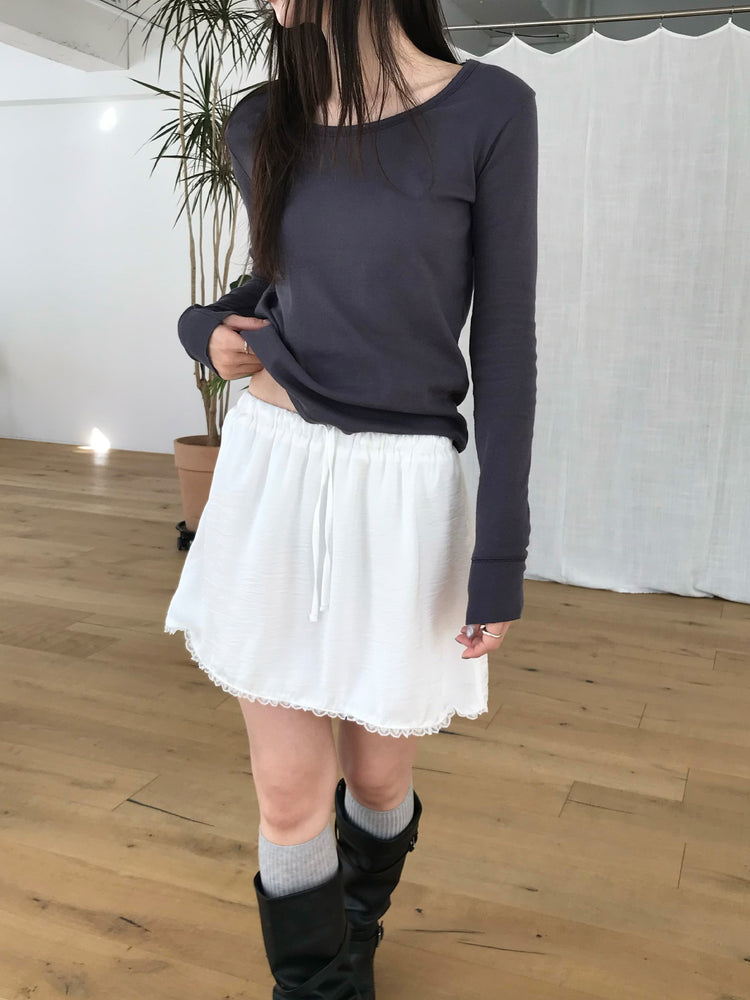 光澤感蕾絲邊細節短裙