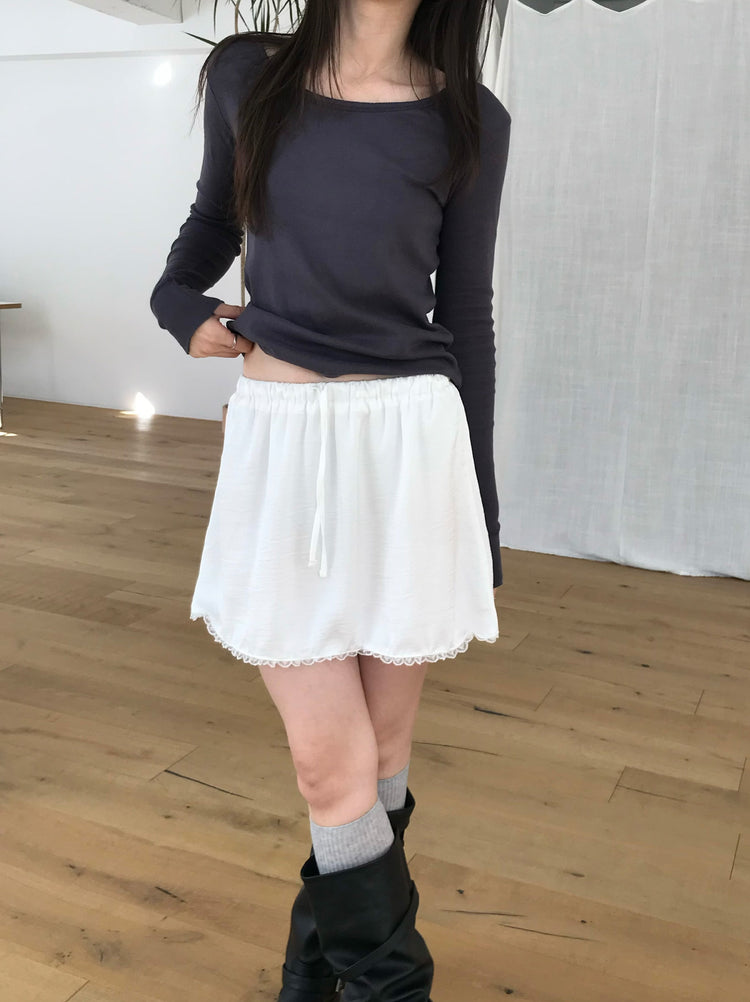 光澤感蕾絲邊細節短裙