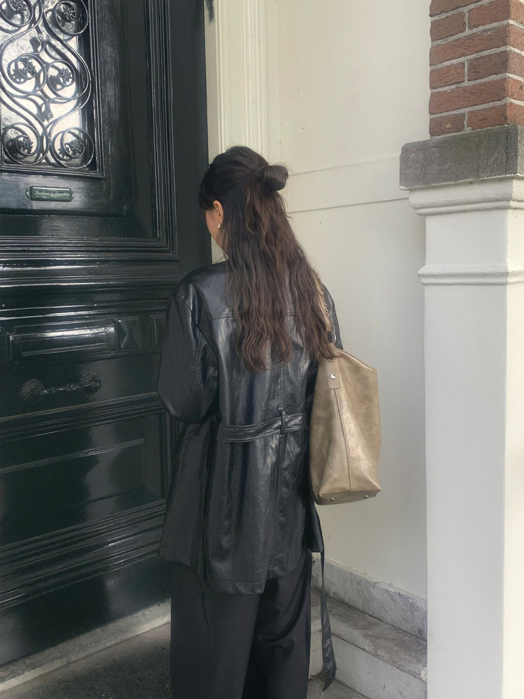 微透垂帶荷葉邊細節上衣