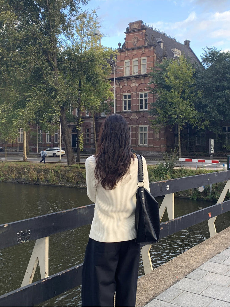 暗紋理修腰開叉細節襯衫