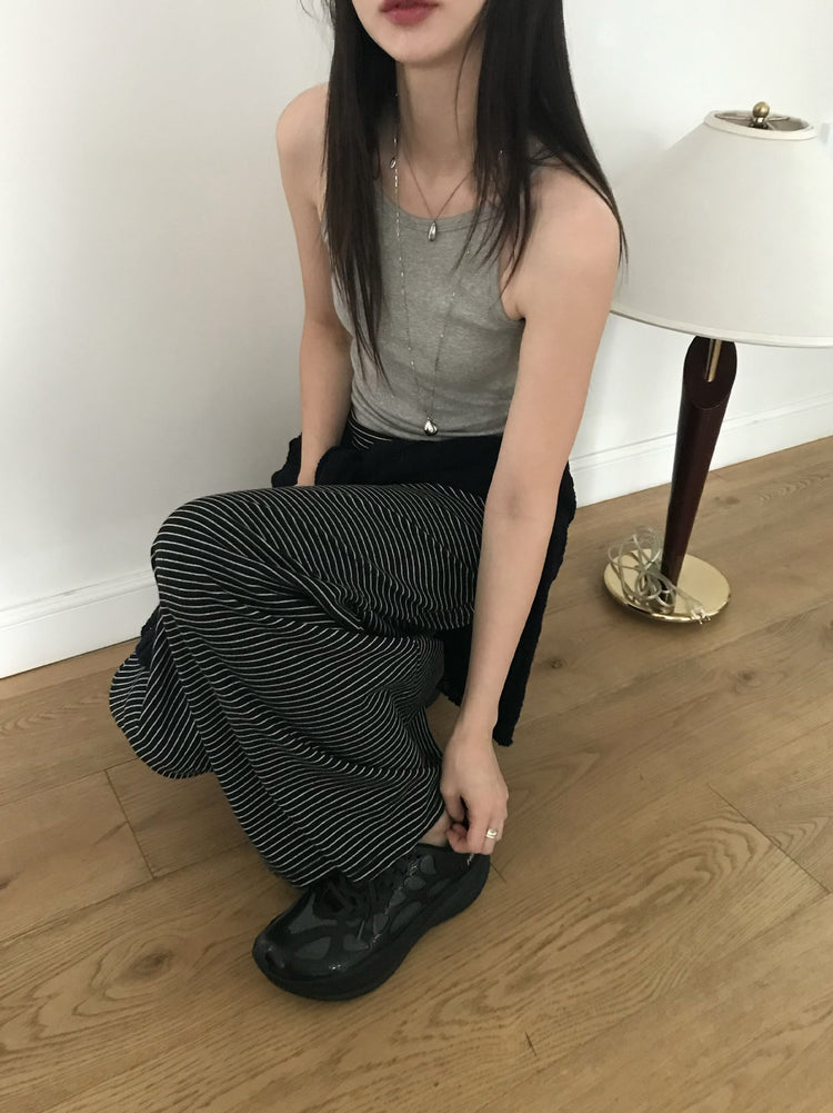 反折條紋抽繩細節及踝裙