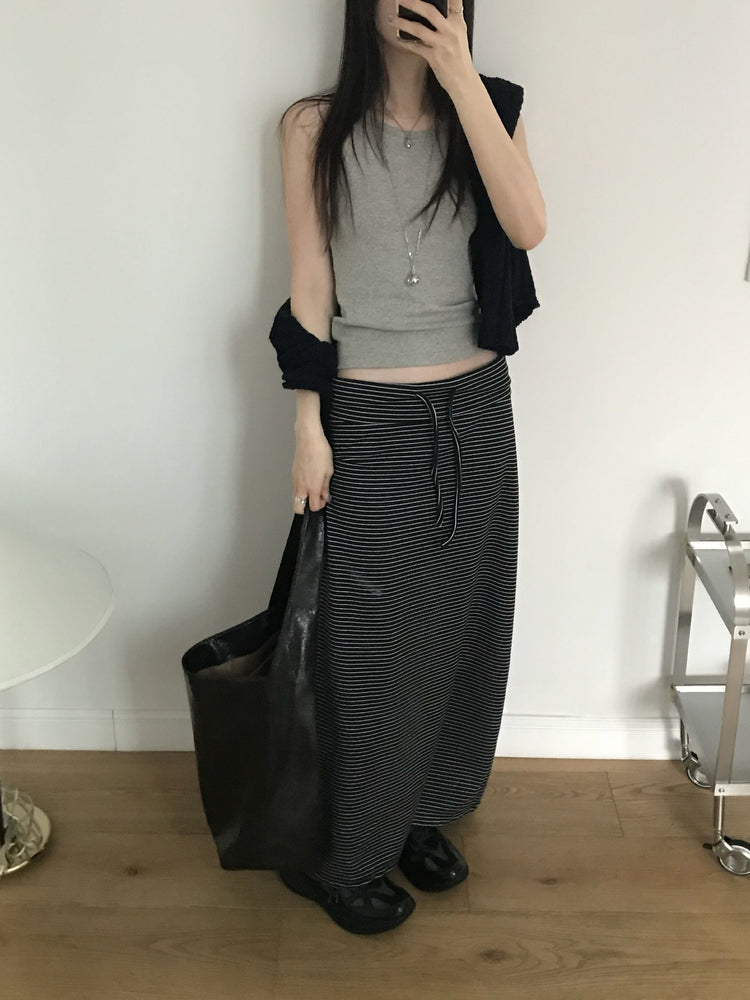反折條紋抽繩細節及踝裙