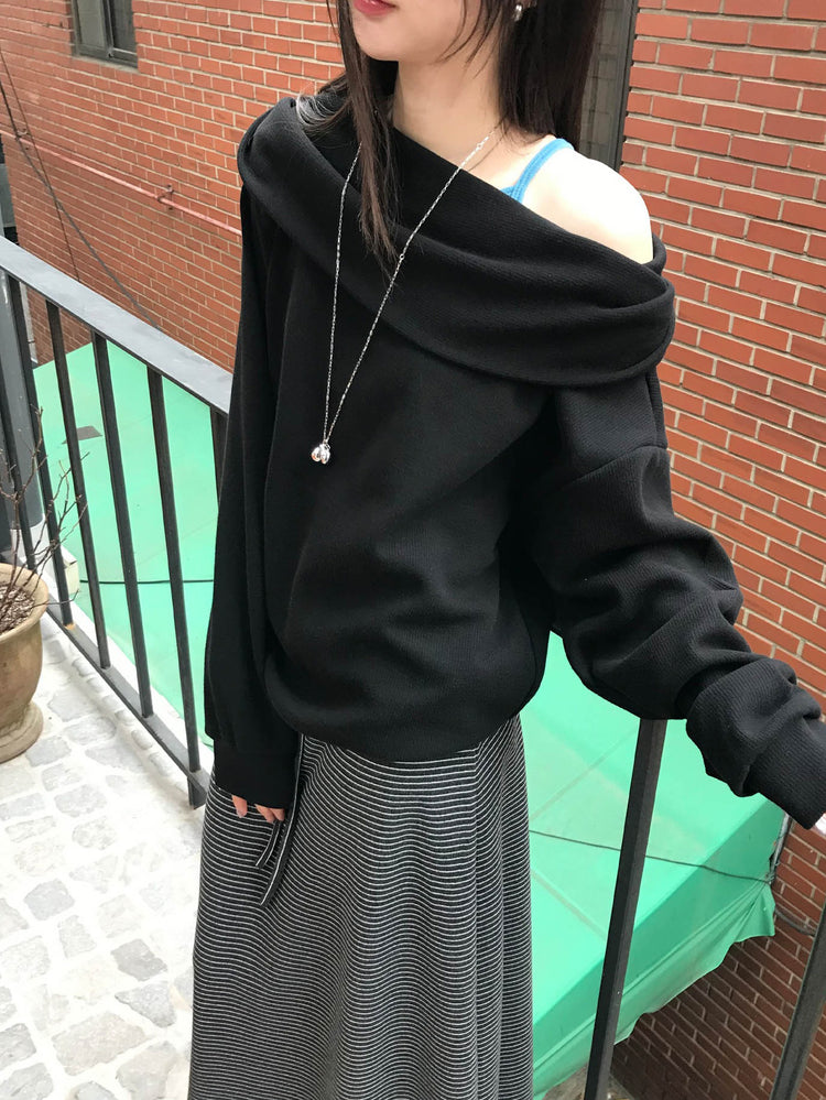 露肩連帽細節寬鬆上衣