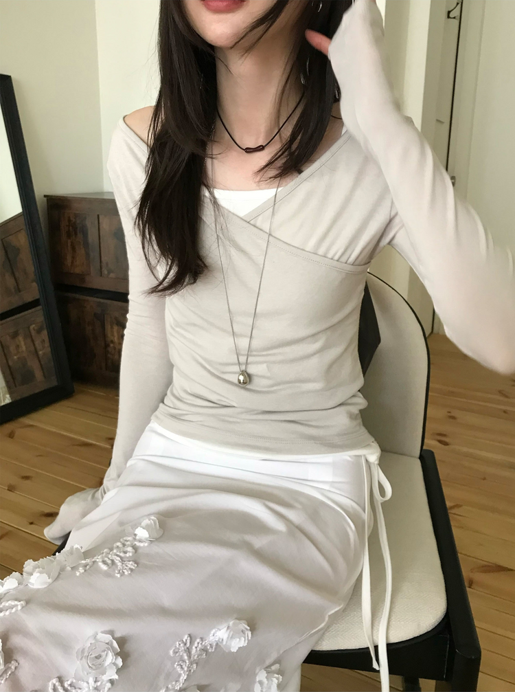 交疊V領細節上衣