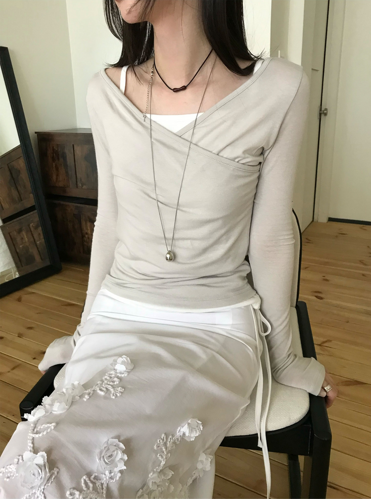 交疊V領細節上衣