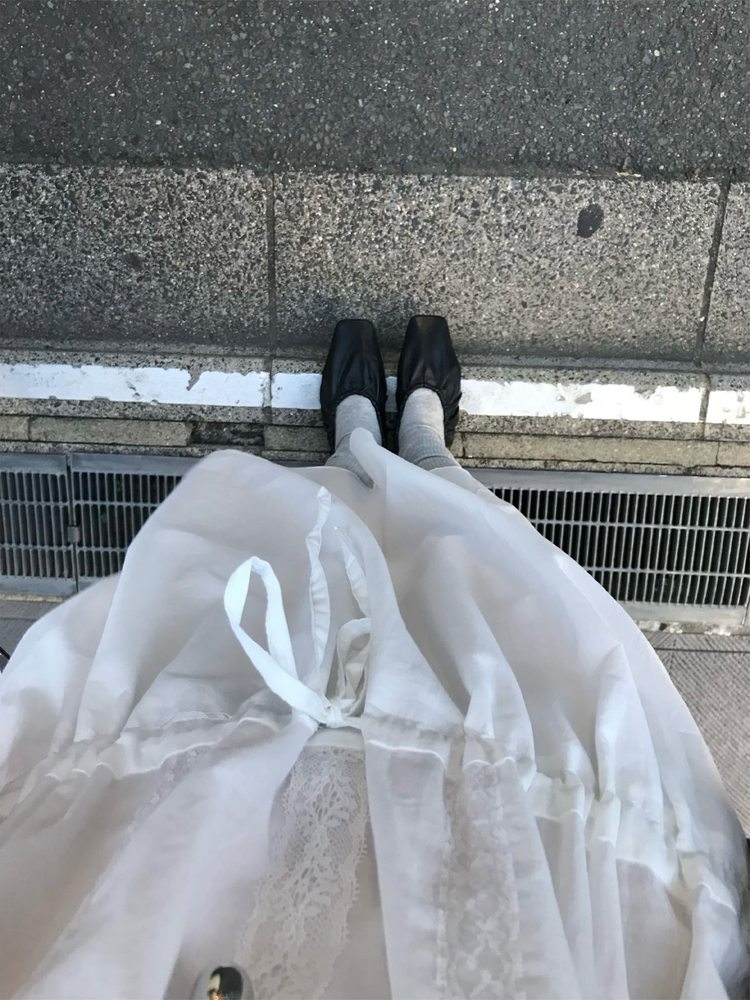 蕾絲邊細節修腰連身裙