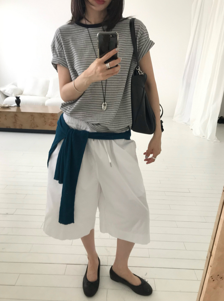 微鬆條紋撞色細節上衣