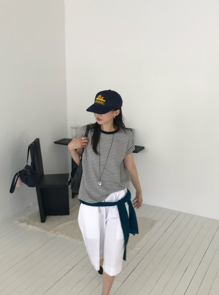 微鬆條紋撞色細節上衣