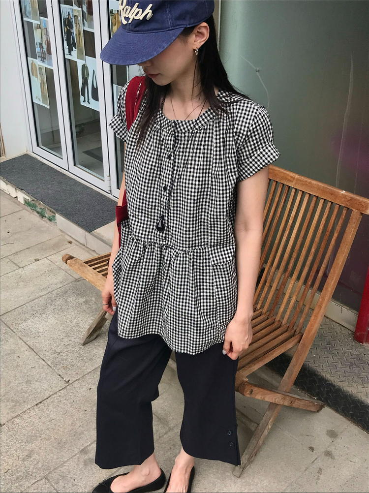 微傘皺褶圓領上衣