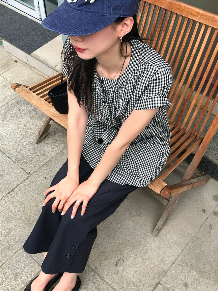 微傘皺褶圓領上衣