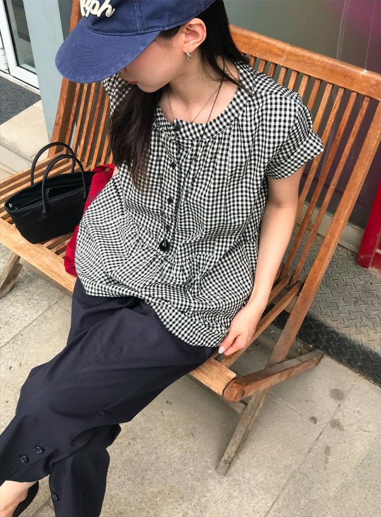 微傘皺褶圓領上衣