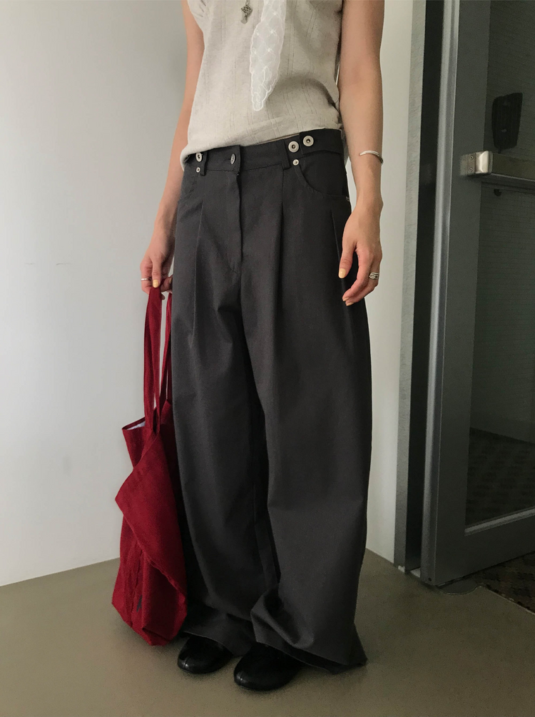 縷空暗紋胸壓線細節上衣