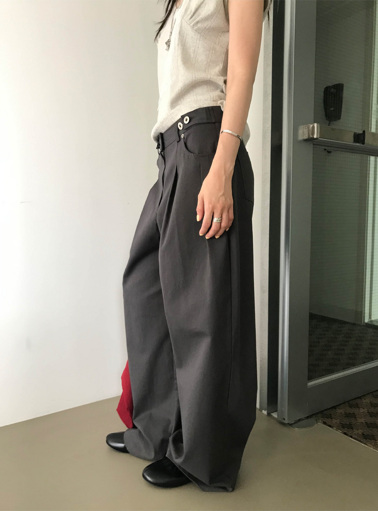 縷空暗紋胸壓線細節上衣