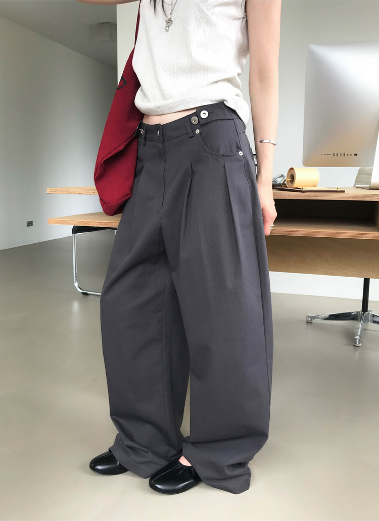 縷空暗紋胸壓線細節上衣