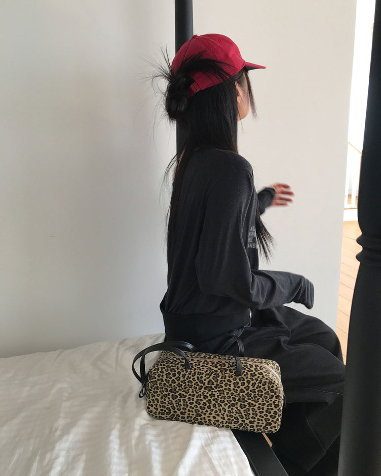 美肩復古圖案細節上衣