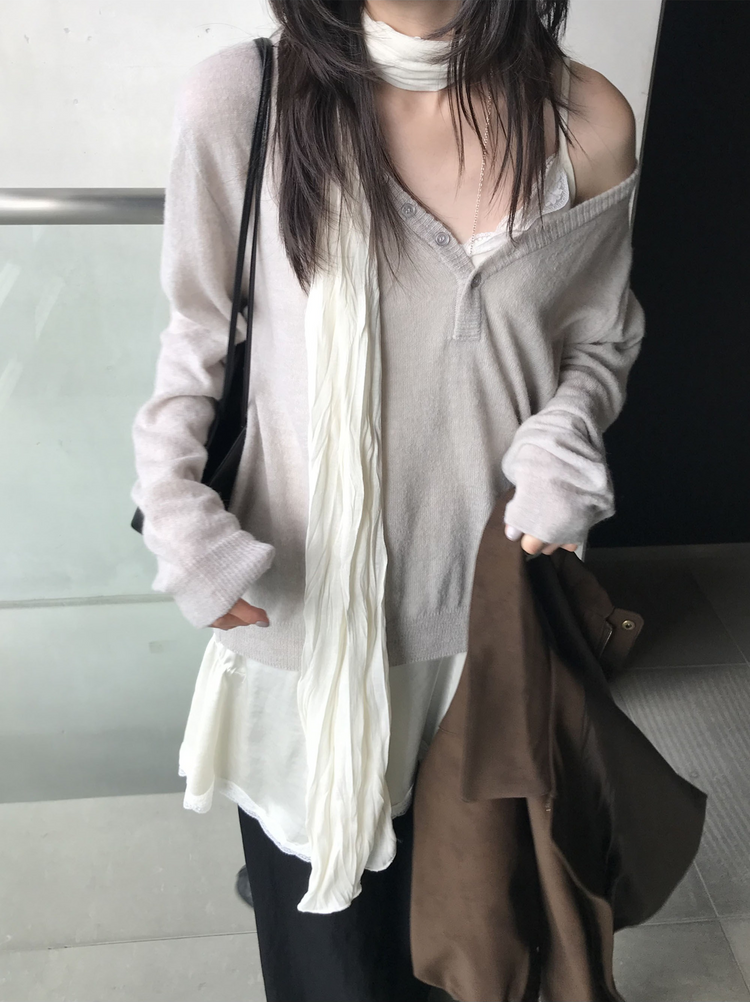 後開叉扣鈕抽繩及踝裙