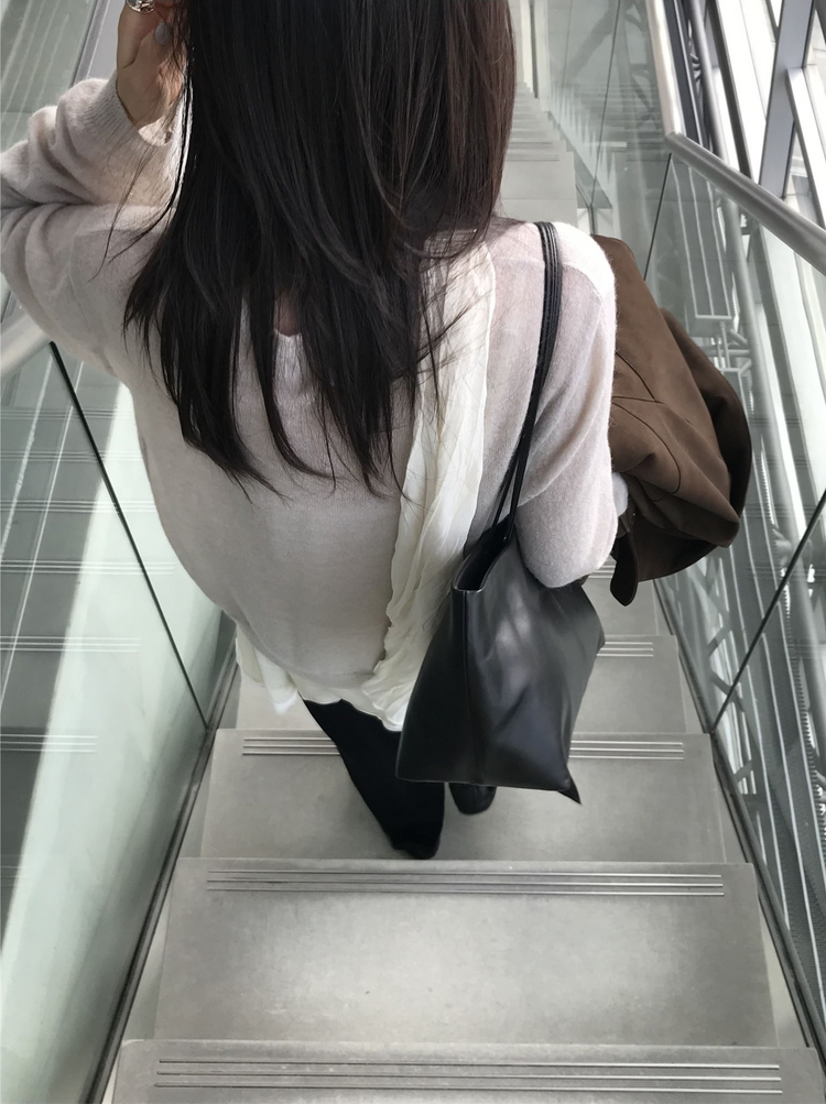 後開叉扣鈕抽繩及踝裙