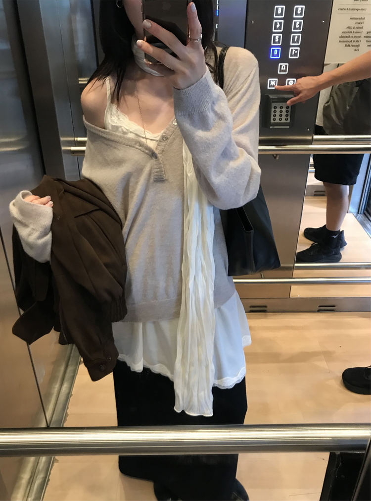後開叉扣鈕抽繩及踝裙