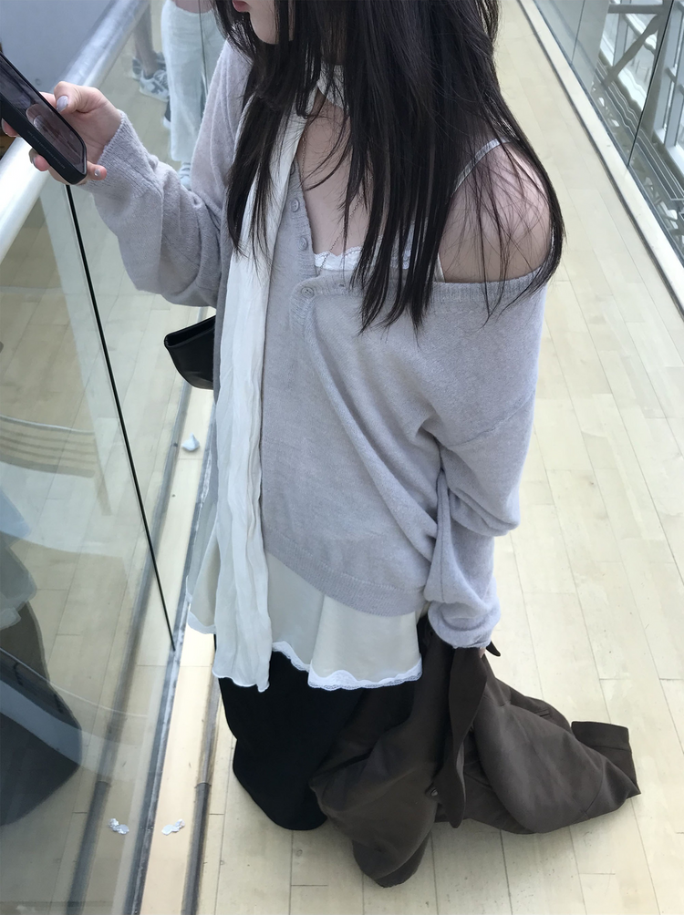 後開叉扣鈕抽繩及踝裙