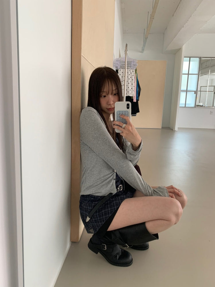 V領排鈕抓皺細節上衣