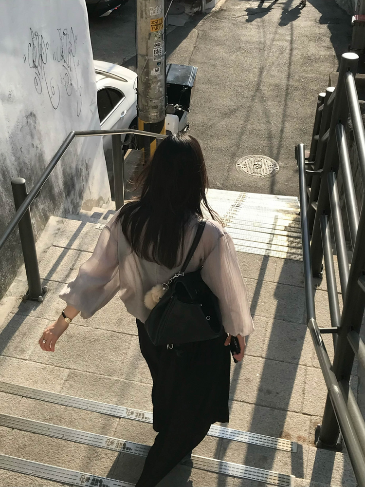 透膚抽繩下擺拉鏈外套