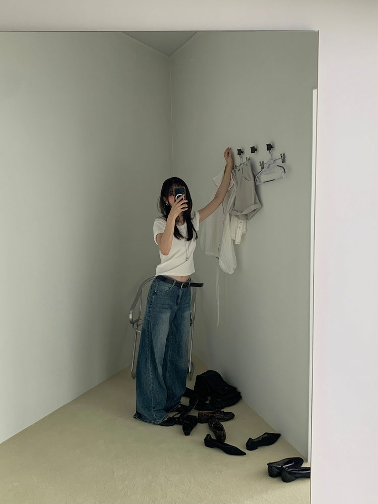 美色鉚釘細節牛仔褲