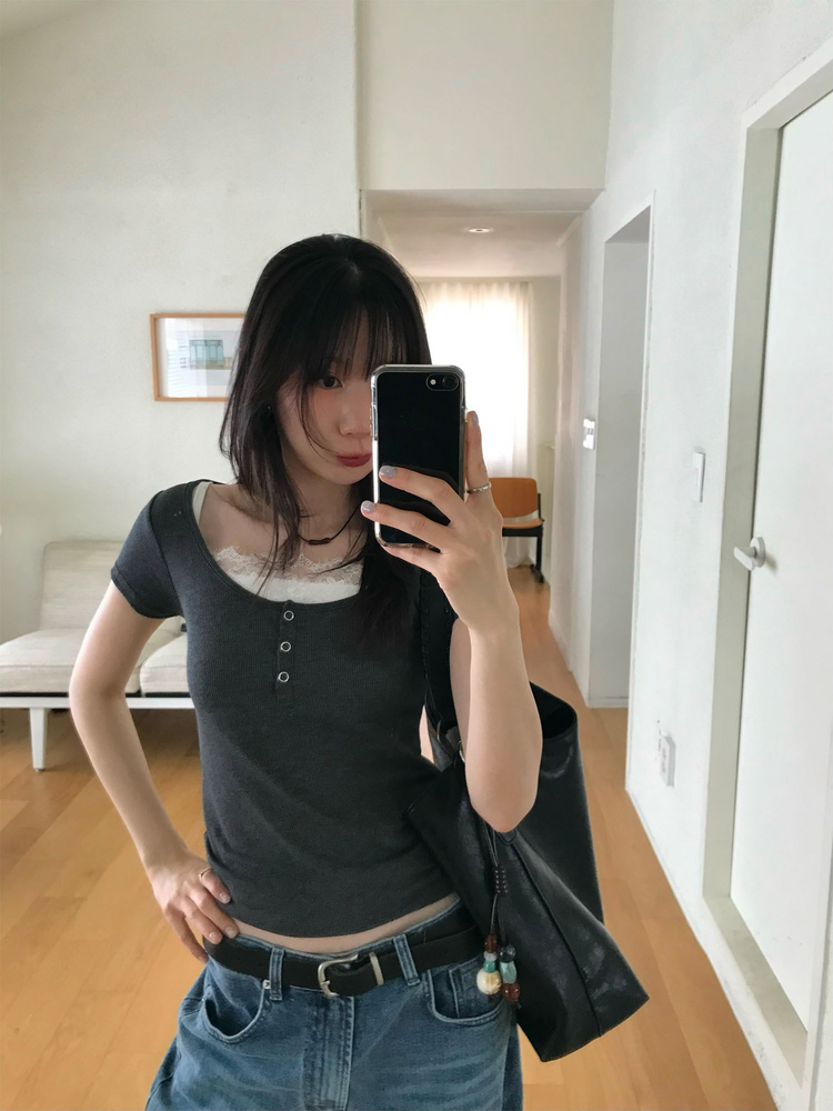 U領暗扣修身細節上衣