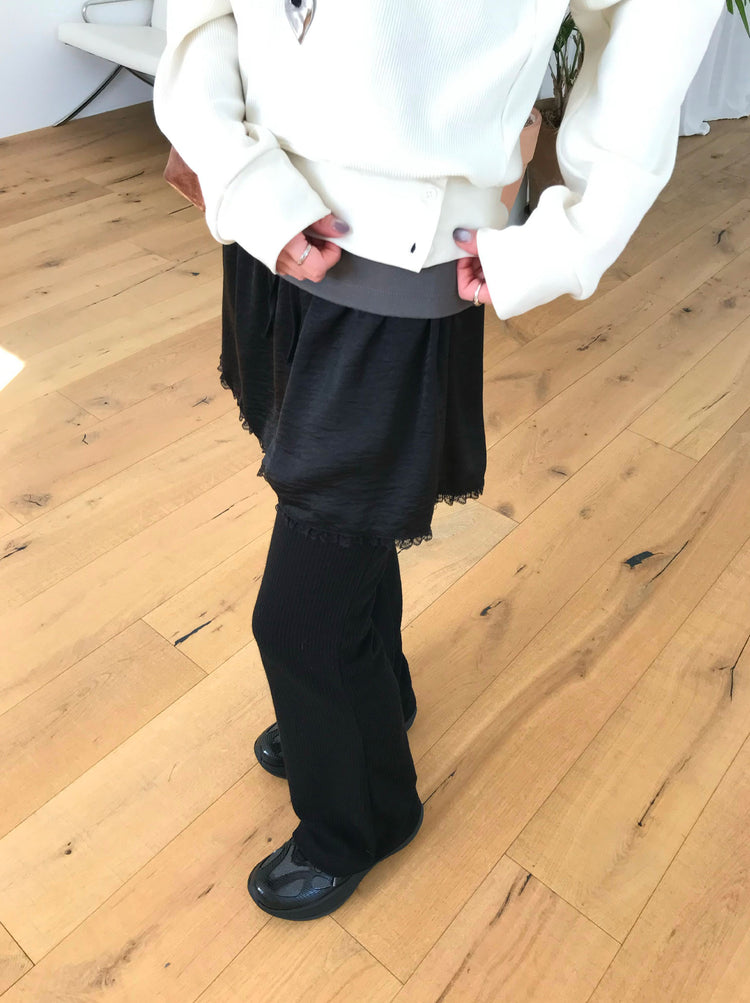 光澤感蕾絲邊細節短裙