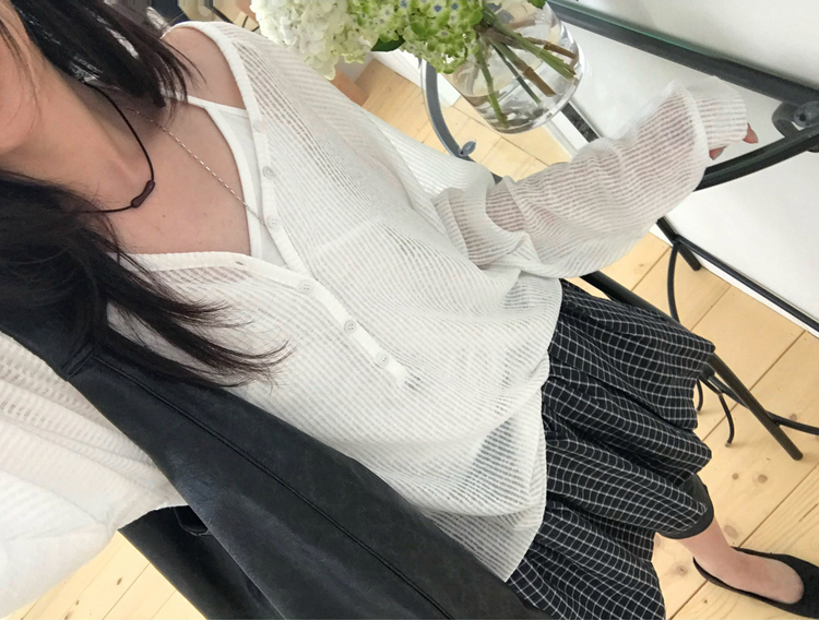 掛脖胸壓線細節上衣