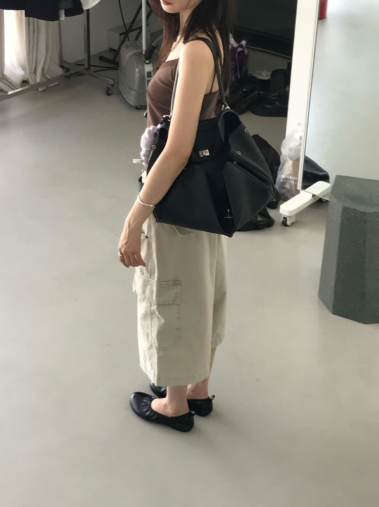美色蕾絲邊交疊背心