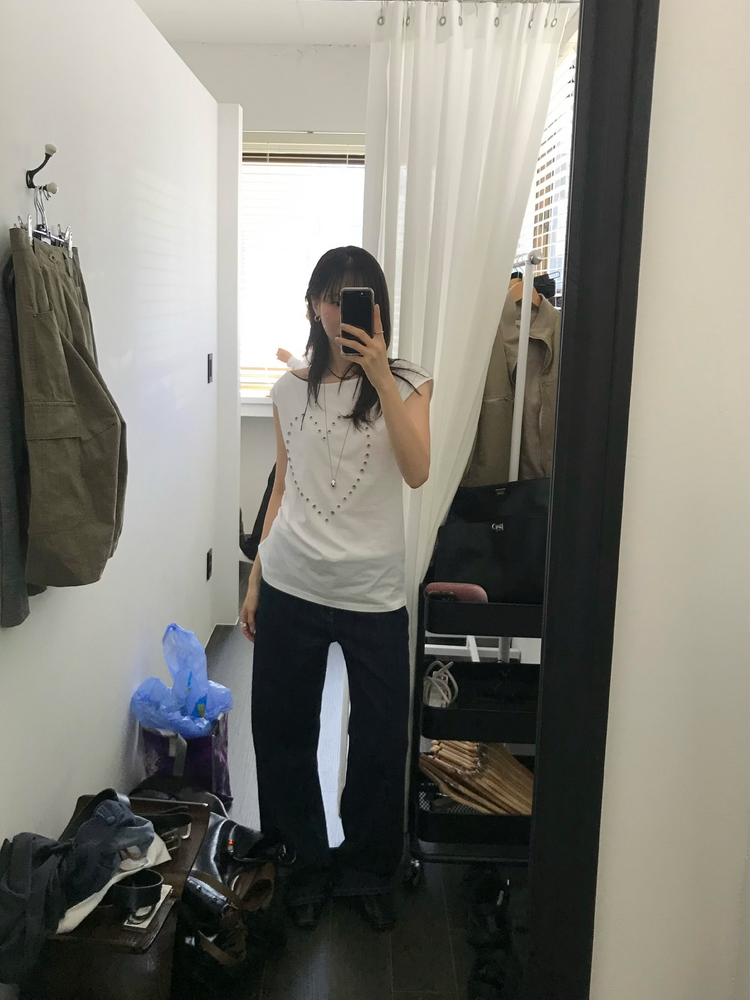 美肩愛心鉚釘抓皺細節上衣