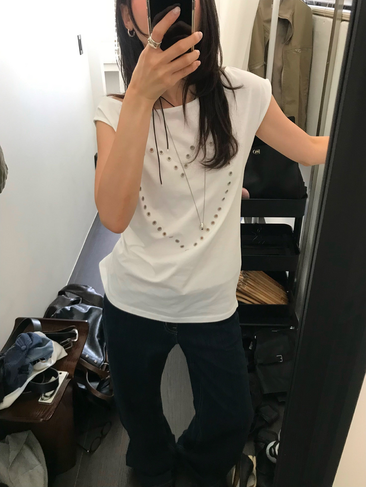 美肩愛心鉚釘抓皺細節上衣