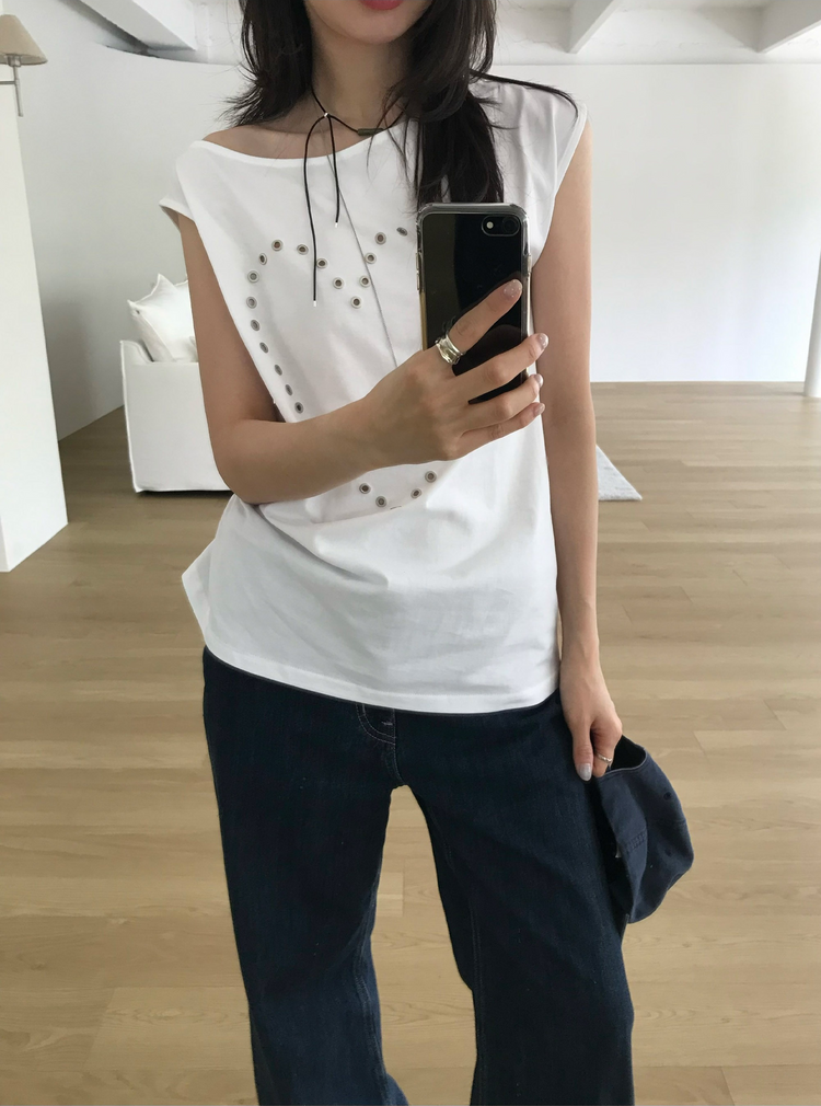 美肩愛心鉚釘抓皺細節上衣