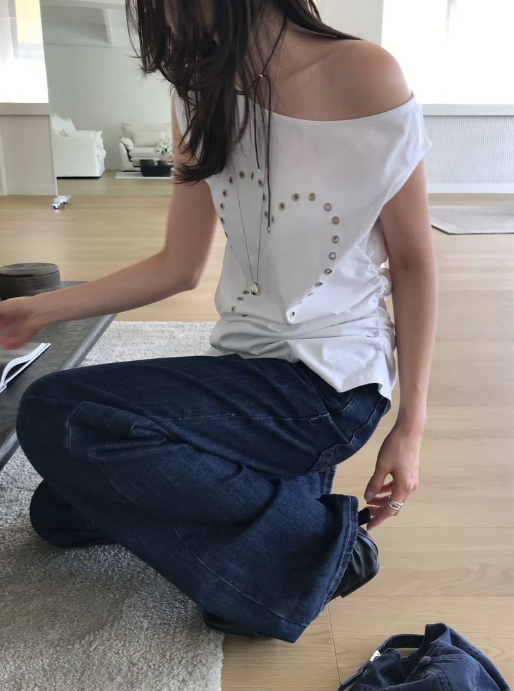 美肩愛心鉚釘抓皺細節上衣