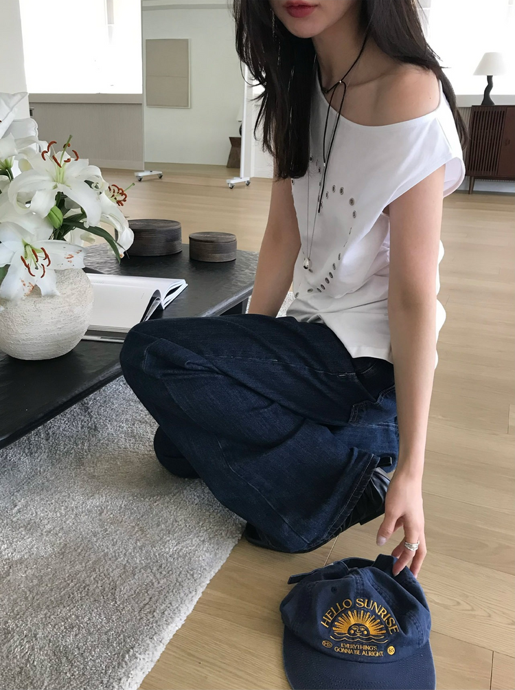 美肩愛心鉚釘抓皺細節上衣