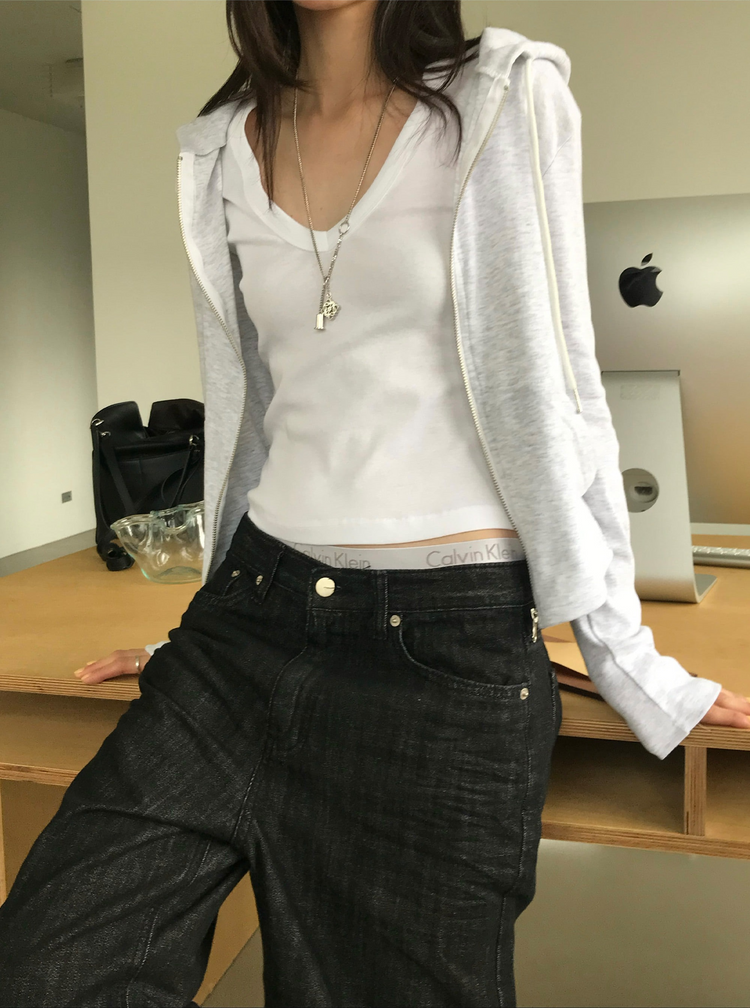 輕薄弧下擺連帽修身外套
