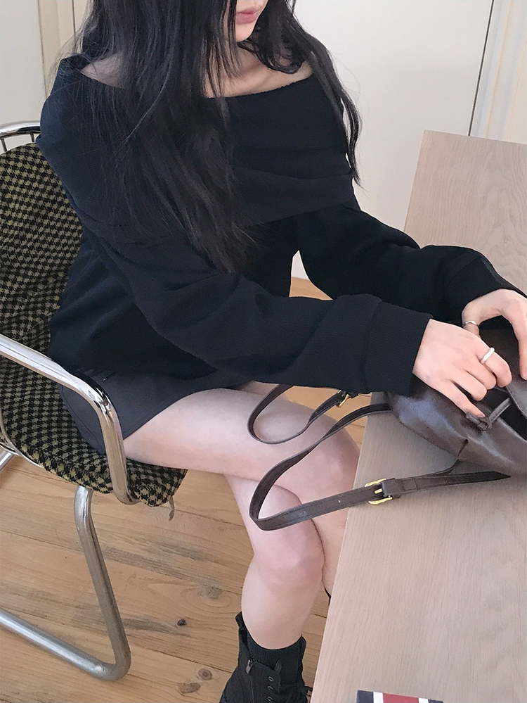 露肩連帽細節寬鬆上衣